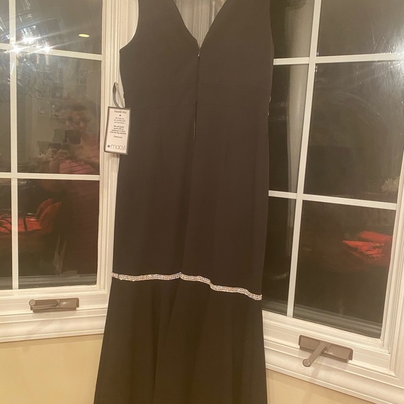 Dress - Picture 3 of 5